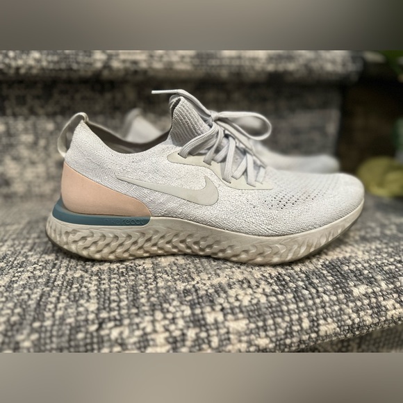 Nike Epic React Flyknit
Pure Platinum Celestial Teal (Women's) 9.5 - Picture 5 of 9